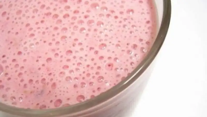 В Казахстане хотят выпускать розовый кумыс из молока зебры