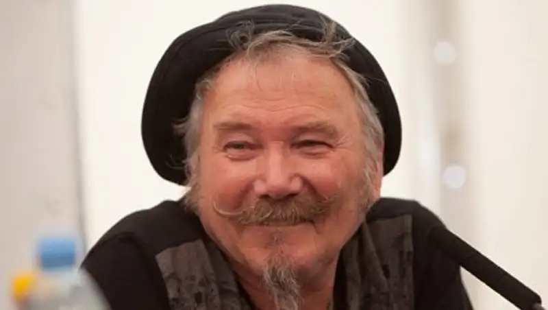 Гитарист группы "Чайф" обвинил Шнурова в нанесении вреда рок-музыке