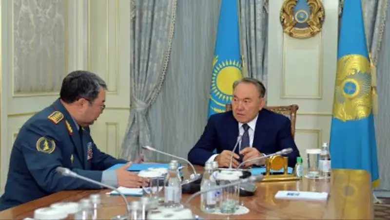 Глава государства встретился с министром обороны РК