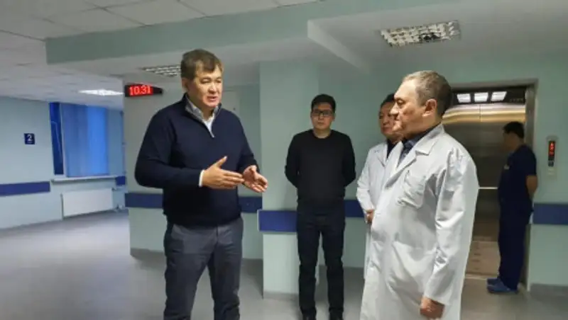 Угрозы жизни нет - Биртанов навестил пострадавшую при крушении самолета Bek Air