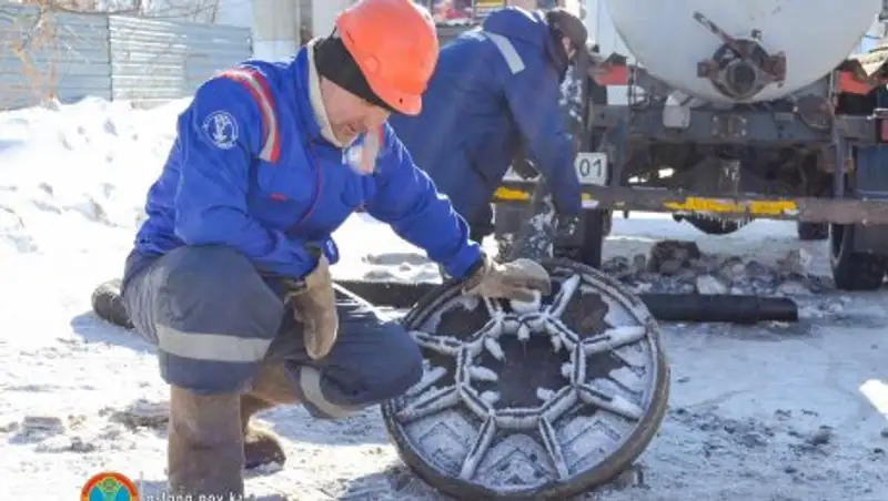 В Астане из-за коррозии металла прорвало водопровод в микрорайоне «Молодежный»