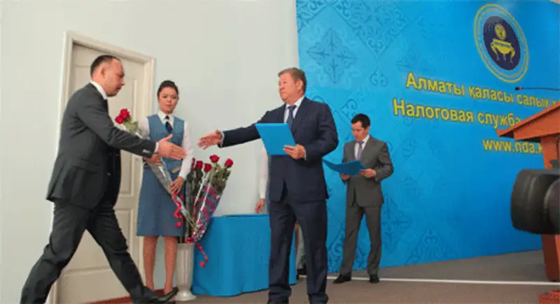 А. Есимов поздравил сотрудников налоговых органов с профессиональным праздником
