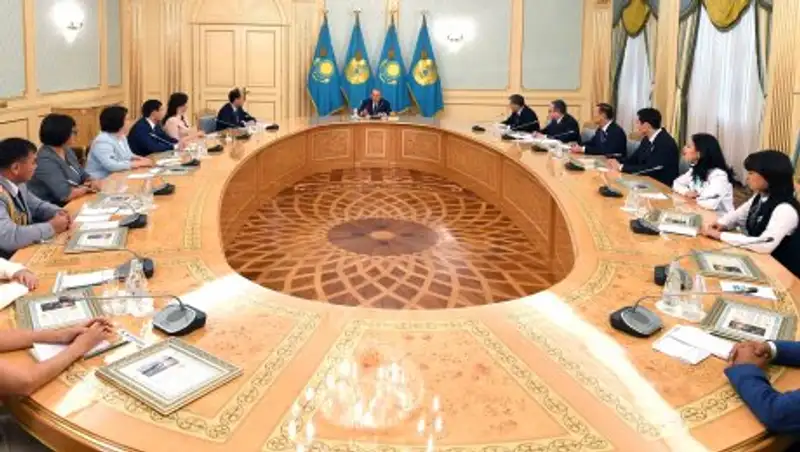 Назарбаев: Увольнения на госслужбе сократились в два раза