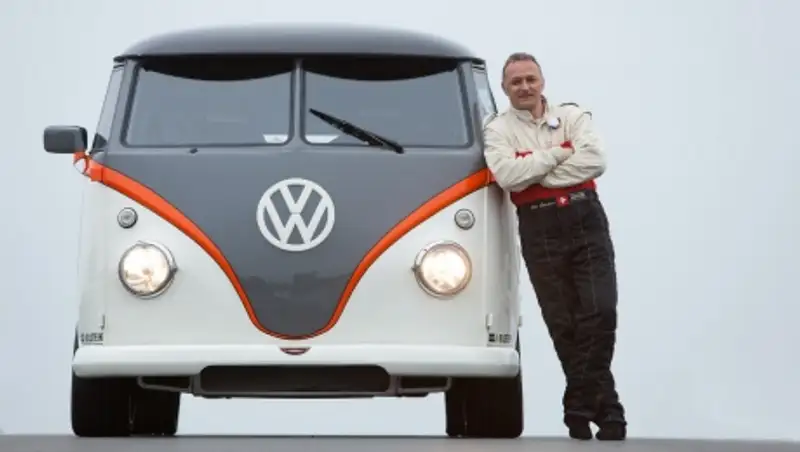 Швейцарец сделал из Volkswagen T1 530-сильное «гоночное такси»