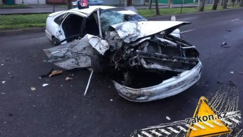 Жуткое ДТП со смертельным исходом произошло утром в Алматы