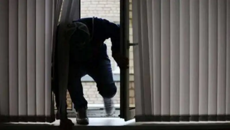 Был избит хозяином: Пьяный мужчина проник в чужой дом и уснул в гостиной в Капшагае