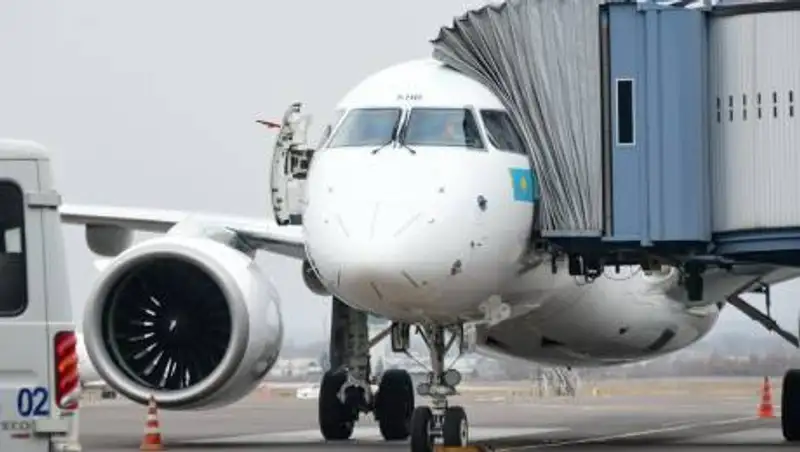 "Буйный" пассажир, которого сняли с рейса Актау - Алматы, объяснил свое поведение