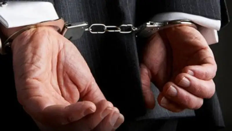 В Павлодаре за взятку задержан руководитель облуправления труда
