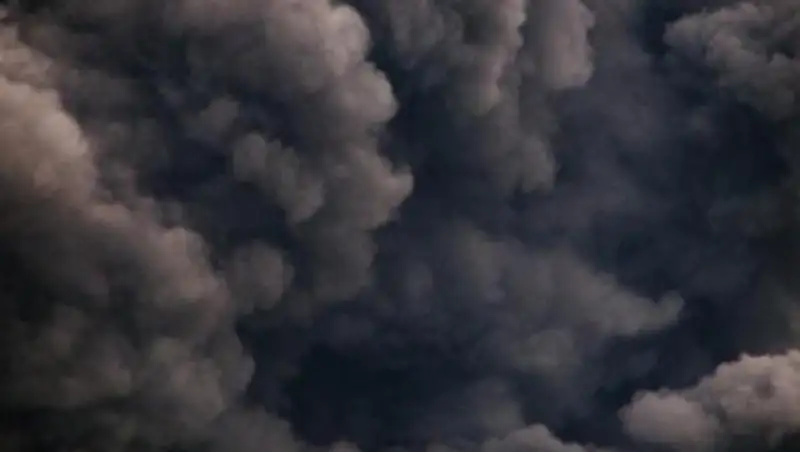 Видео горящей в Атырау свалки появилось в интернете