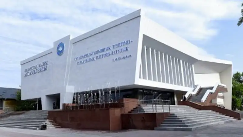 Елбасы ознакомился с монументом «Қазақ еліне мың алғыс!» в Южно-Казахстанской области