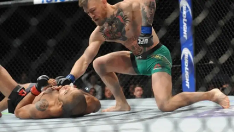 Конор Макгрегор одержал самую быструю победу в истории титульных боев UFC