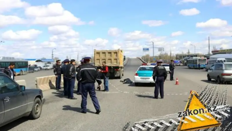 На "барахолке" в Алматы грузовик задавил насмерть пожилую женщину 