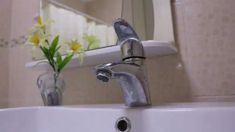 Горячую воду временно отключат в двух районах Алматы