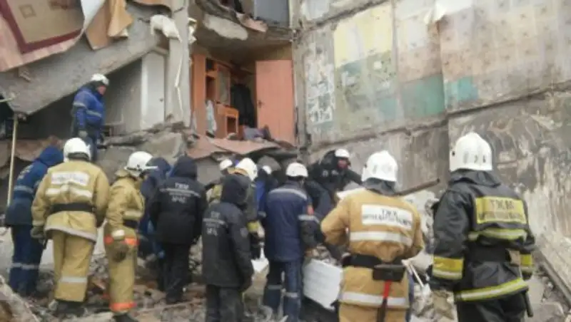 Как из завалов рухнувшего в Шахане дома извлекали выжившего