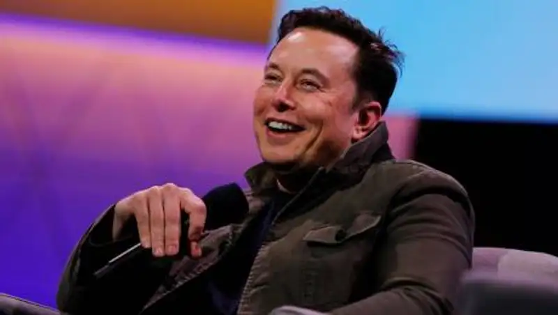 Илон Маск обратился на русском к Владимиру Путину