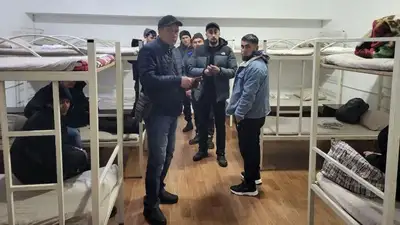 33 человека эвакуировали из замерзшего автобуса в Актюбинской области, фото - Новости Zakon.kz от 12.01.2023 23:51