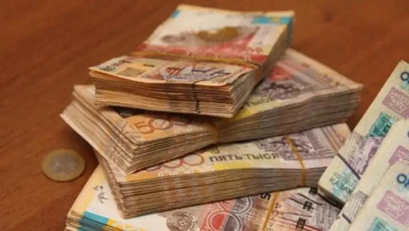 Тенге ослаб на дневных торгах