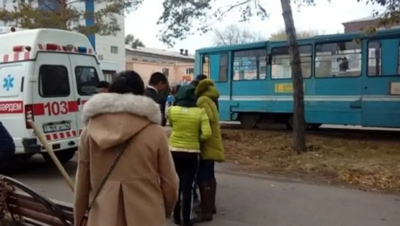 В Павлодаре трамвай сбил девушку