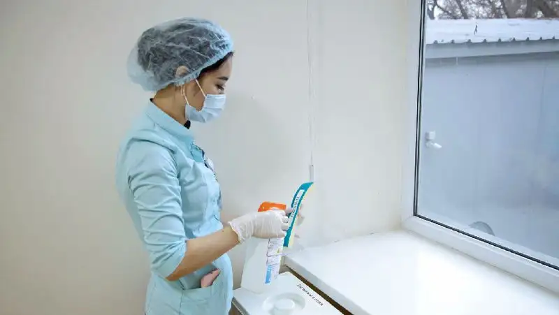 Небольшой спад заболеваемости COVID-19 за сутки выявили в Казахстане