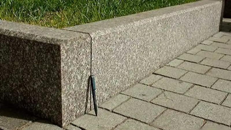 Алматинские автомобилисты несут убытки из-за новых бордюров