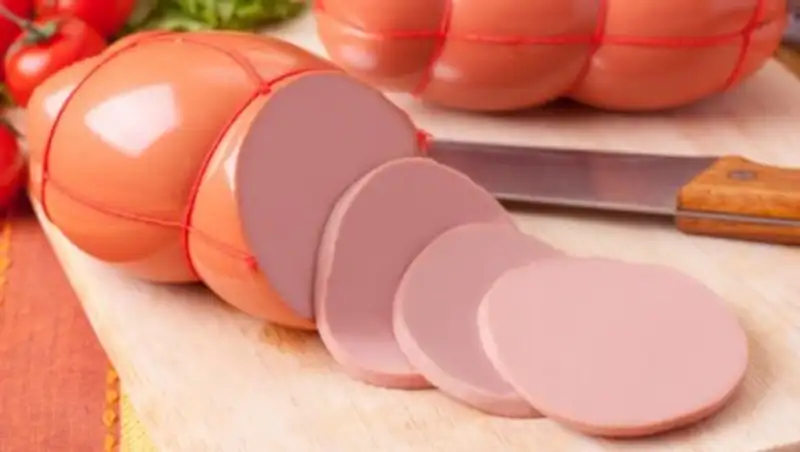 Экспертиза подтвердила наличие перьев в колбасе в Кокшетау