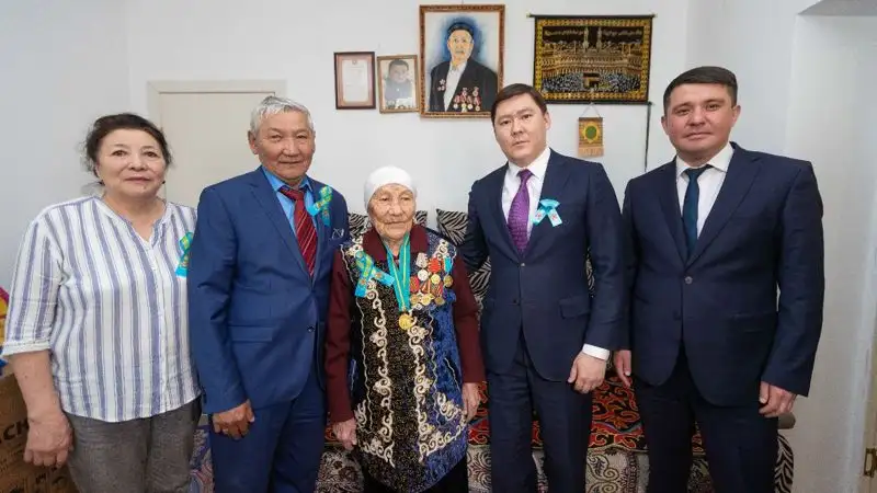 В Восточном Казахстане поздравили ветеранов ВОВ и тружеников тыла, фото - Новости Zakon.kz от 08.05.2023 13:44