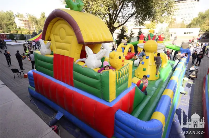 В Центральной мечети Алматы прошел Курбан-айт для детей В Центральной мечети Алматы прошел Курбан-айт для детей, фото - Новости Zakon.kz от 17.10.2013 21:23