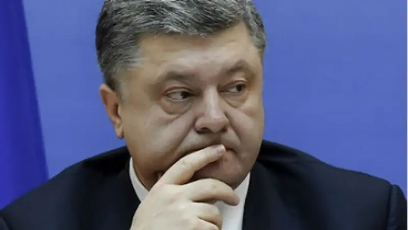 Порошенко допустил введение военного положения на Украине