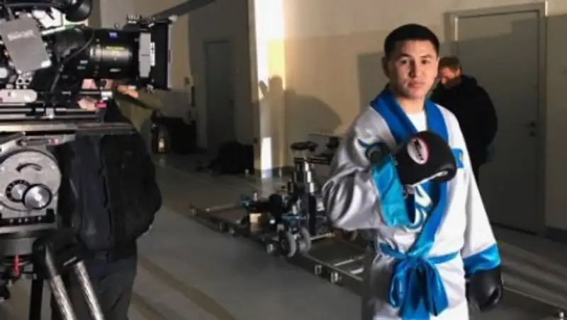 Боксер Жанкош Тураров снялся в клипе Али Окапова для Универсиады-2017