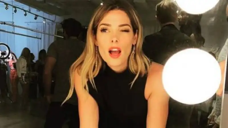 Эшли Грин обнажилась на пляже