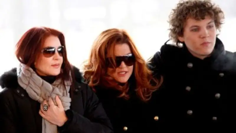 Названа причина смерти внука Элвиса