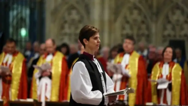 В Англии рукоположили первую женщину в епископский сан