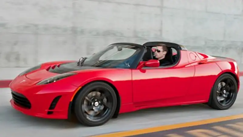 Tesla увеличила запас хода модели Roadster