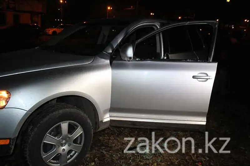 В Алматы задержали пьяного автовора (фото) В Алматы задержали пьяного автовора (фото), фото - Новости Zakon.kz от 27.11.2013 23:40