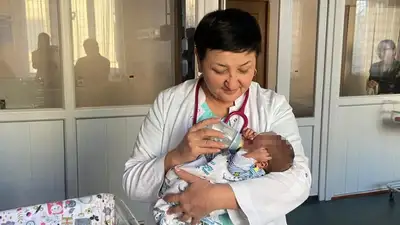Новорожденного ребенка выписали из больницы, фото - Новости Zakon.kz от 26.01.2023 17:05