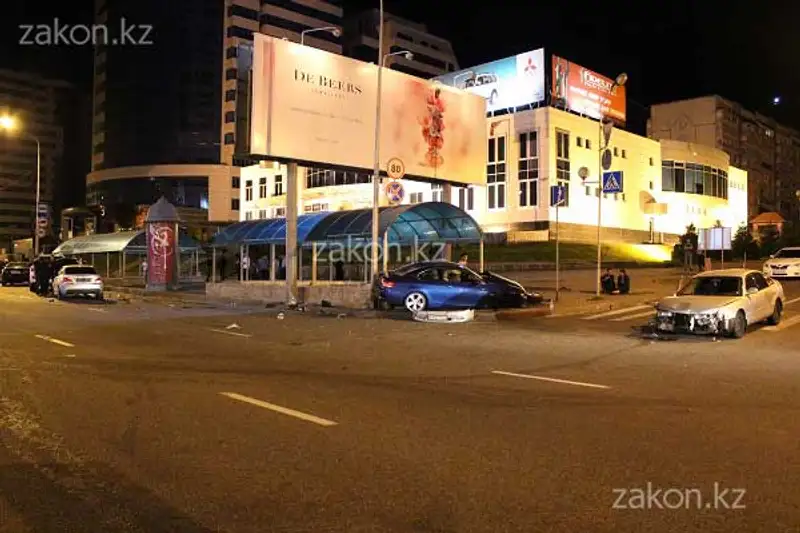 Две спортивные БМВ и Мазда столкнулись на проспекте Аль-Фараби в Алматы (фото), фото - Новости Zakon.kz от 10.06.2013 17:35