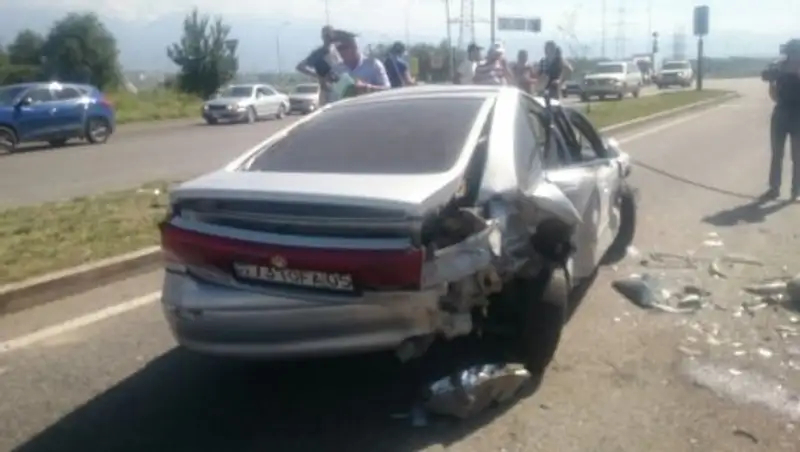 Уснул за рулем: Очередная массовая авария произошла в Алматы