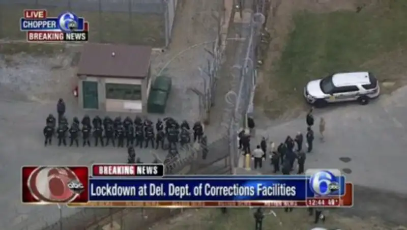 Заключенные тюрьмы в США захватили заложников "из-за Трампа"