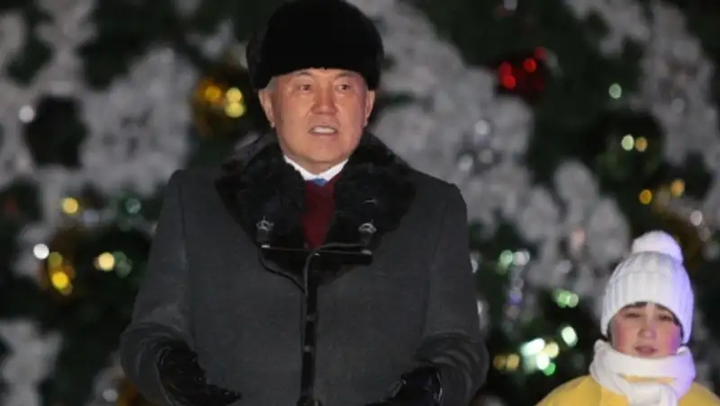 Президент Казахстана зажег главную новогоднюю ёлку страны