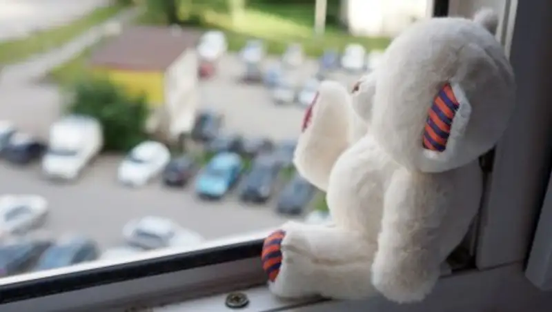 Двухлетний ребенок погиб, упав из окна 12 этажа в Алматы