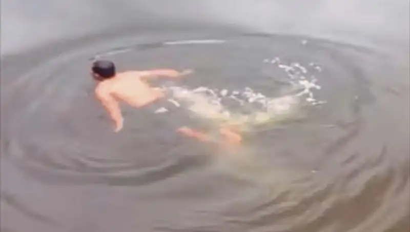 Крокодил убил заклинателя крокодилов в Индонезии