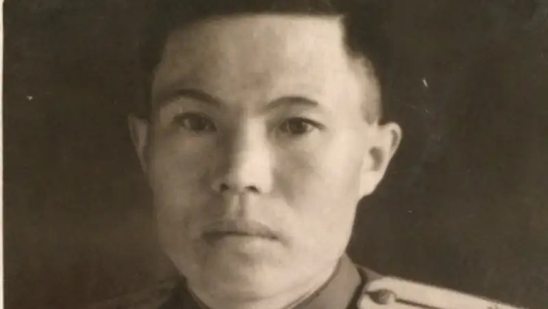 Аканов Айдар-ата тоже воевал на фронте, а после Победы до самой пенсии работал в органах