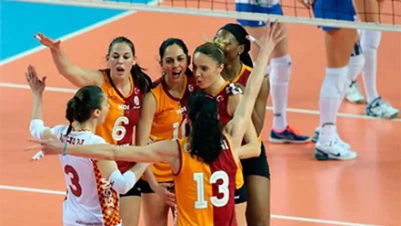 Турецкий «Галатасарай» обвинил игрока «Динамо» и российские СМИ в клевете