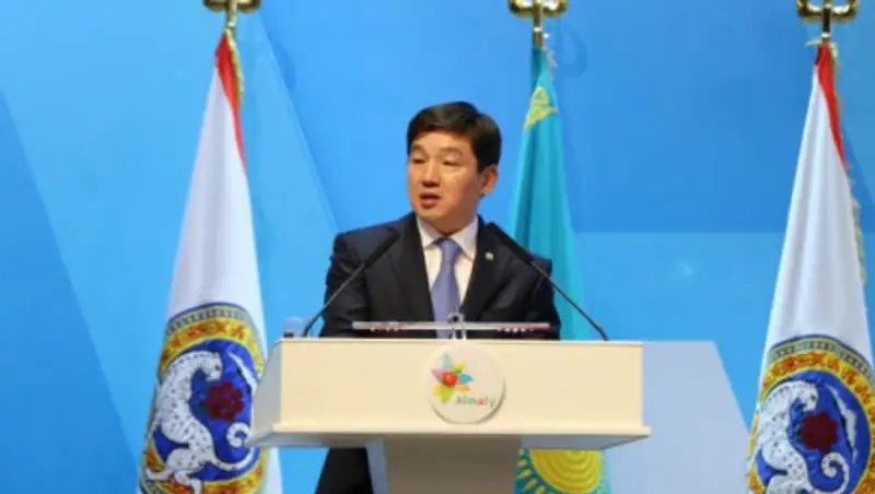 Аким Алматы Бауыржан Байбек опубликовал первый пост в Twitter