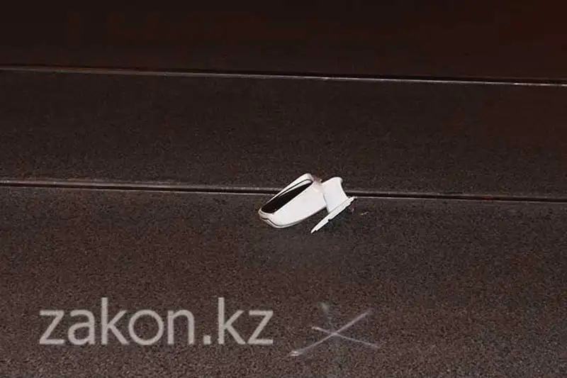 Пешеход, перебегавший дорогу в неположенном месте, попал под колеса Лады в Алматы (фото), фото - Новости Zakon.kz от 13.11.2013 18:08