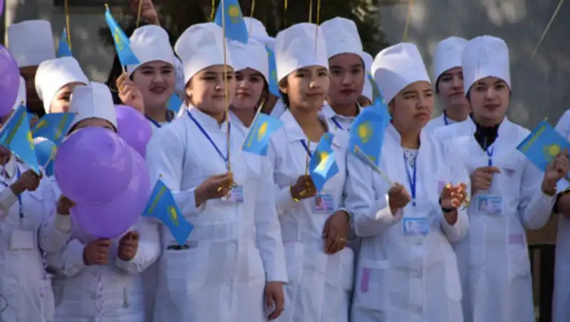 В Туркестанском медицинском колледже назначена стипендия студентам из многодетных семей