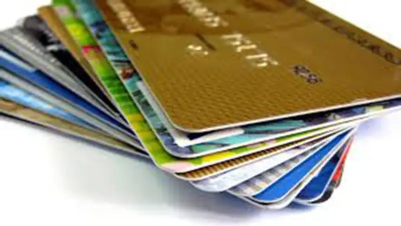 Обзор платежных карточек «Gold» в рамках пакетных предложений