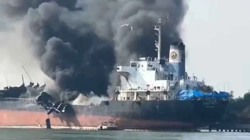 В Таиланде взорвался нефтяной танкер