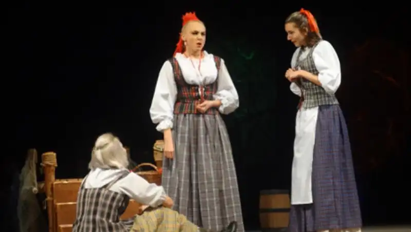 Алматинский ТЮЗ имени Сац по-новому поставил "Алые паруса"