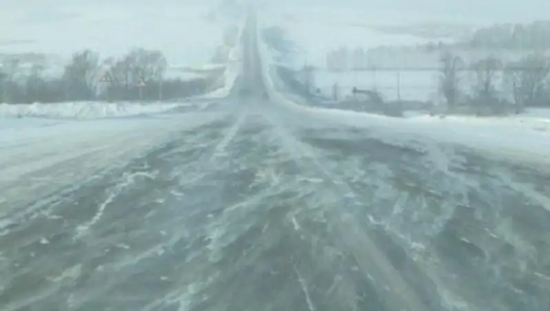 В двух областях Казахстана ограничено движение автотранспорта